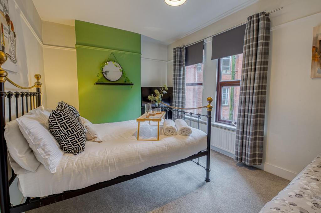 Charming City Home, Beside The Serene Ormeau Park Белфаст Екстериор снимка