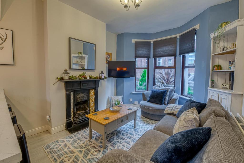 Charming City Home, Beside The Serene Ormeau Park Белфаст Екстериор снимка