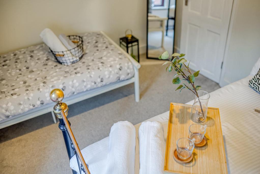 Charming City Home, Beside The Serene Ormeau Park Белфаст Екстериор снимка