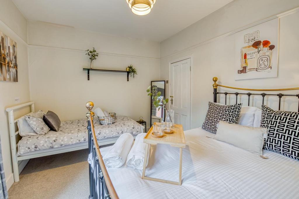 Charming City Home, Beside The Serene Ormeau Park Белфаст Екстериор снимка
